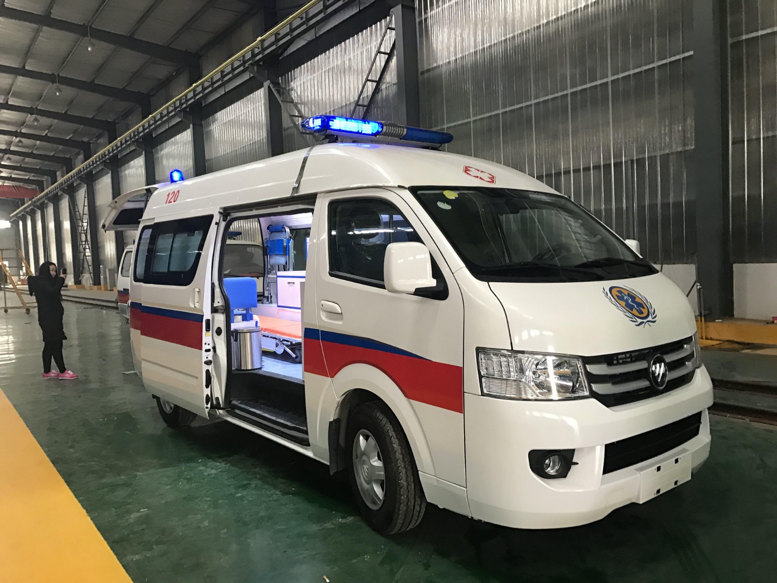 镇巴县救护车转院